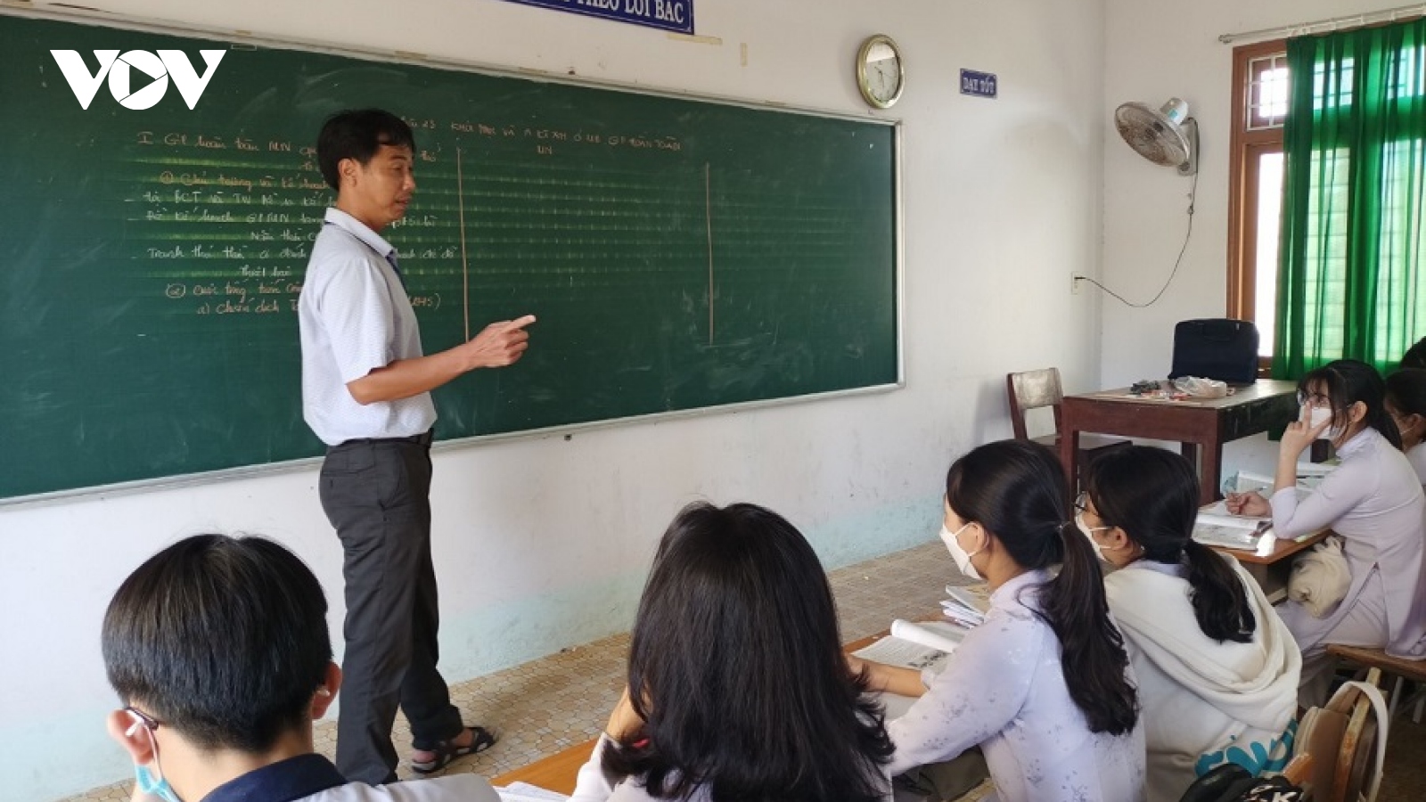 Bình Thuận dừng tổ chức dạy học 2 buổi/ngày và dừng bán trú
